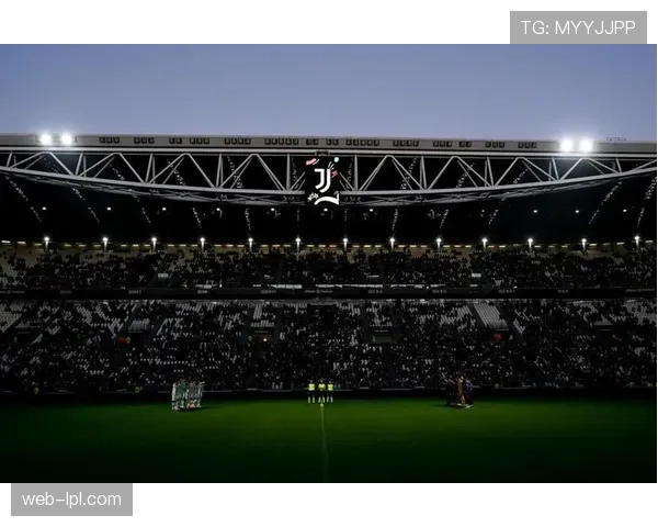 告别时刻：基耶利尼现身尤文主场，接受球迷致敬